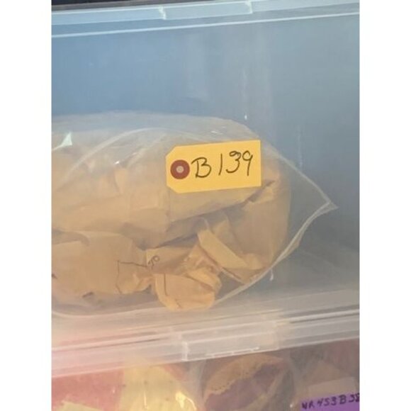 Victoria Austria Vintage Porcelain 3 Tea Cup & 2 Saucer Set - Picture 16 of 16